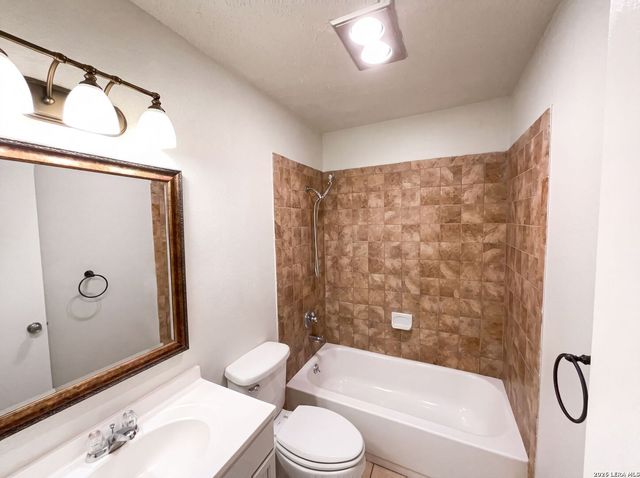 6226 Valley Castle, San Antonio, TX 78250