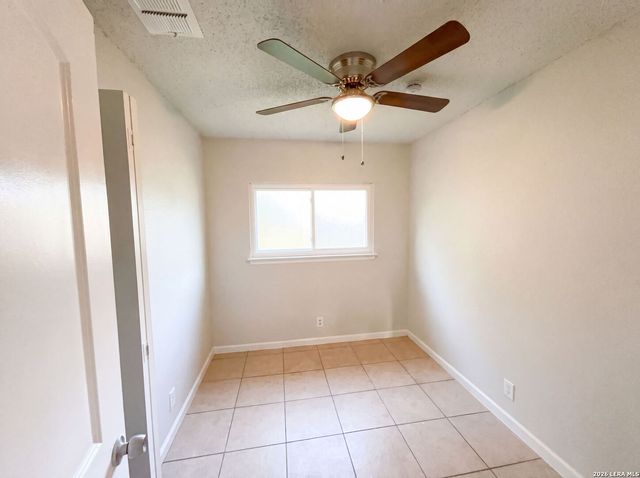 6226 Valley Castle, San Antonio, TX 78250