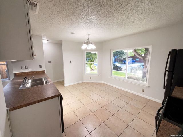 6226 Valley Castle, San Antonio, TX 78250