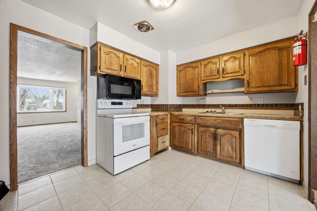 1210 14th Street S, Moorhead, MN 56560