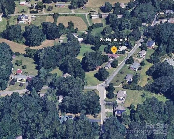 25 Highland Street, Weaverville, NC 28787