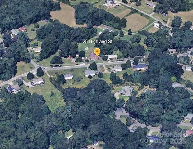 25 Highland Street, Weaverville, NC 28787