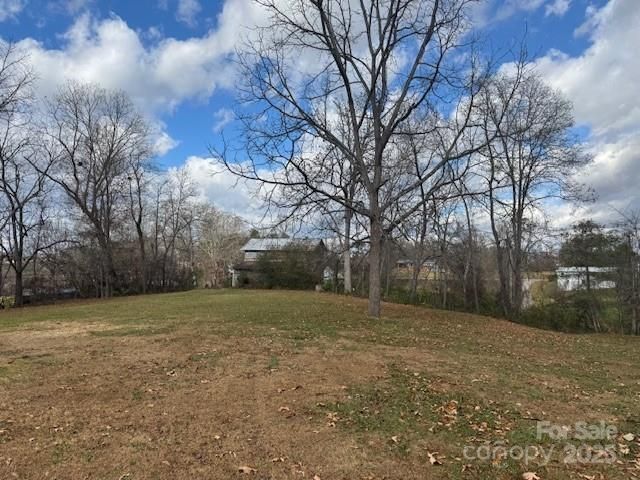 25 Highland Street, Weaverville, NC 28787