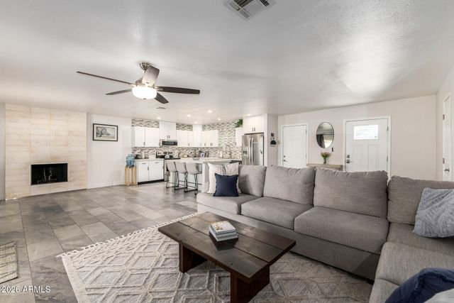 1006 W ANDERSON Drive, Phoenix, AZ 85023