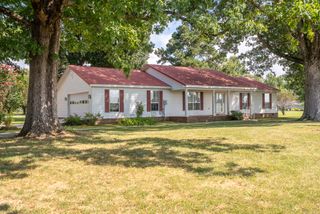 775 2nd Ave, S, Loretto, TN 38469