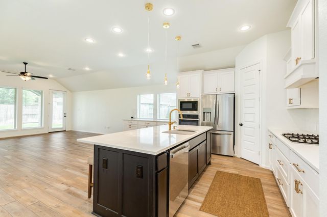 10115 Stride Court, Rosharon, TX 77583