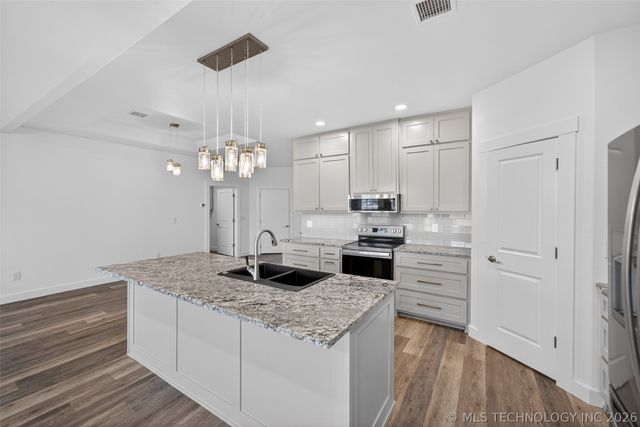 207 Lindsey Avenue, Adair, OK 74330