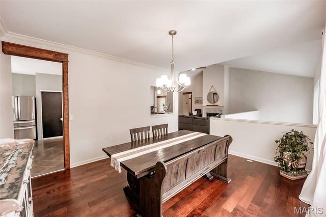 215 Cobblefield Court, Ballwin, MO 63011