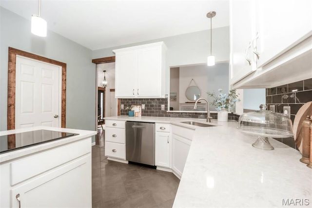 215 Cobblefield Court, Ballwin, MO 63011