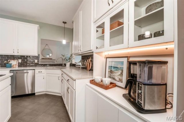 215 Cobblefield Court, Ballwin, MO 63011