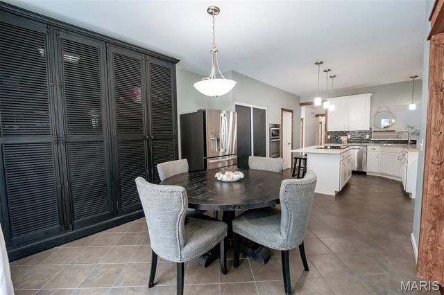 215 Cobblefield Court, Ballwin, MO 63011