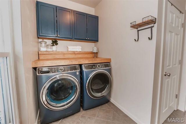 215 Cobblefield Court, Ballwin, MO 63011