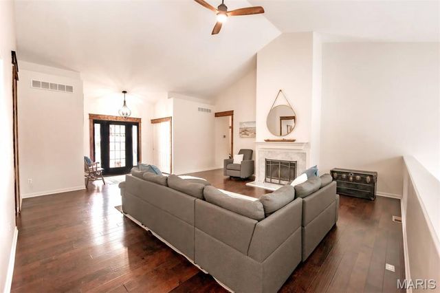 215 Cobblefield Court, Ballwin, MO 63011