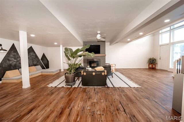 215 Cobblefield Court, Ballwin, MO 63011