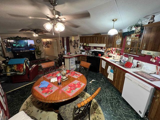 9812 Esthlyn Street, Keithville, LA 71047