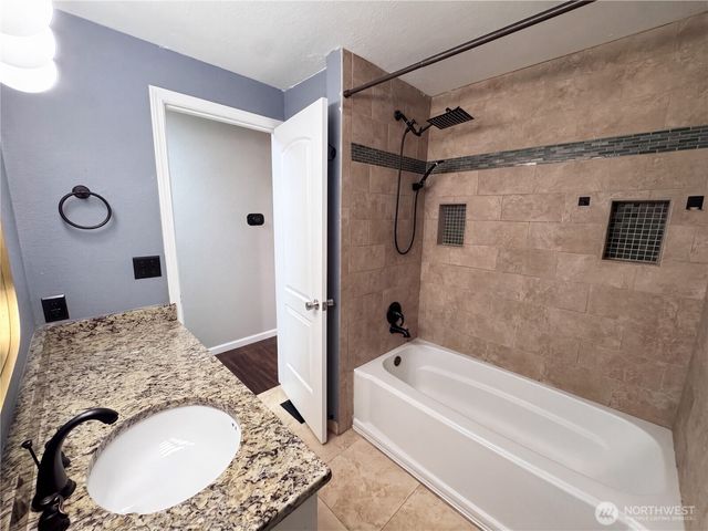 7022 160th Street Court E, Puyallup, WA 98375