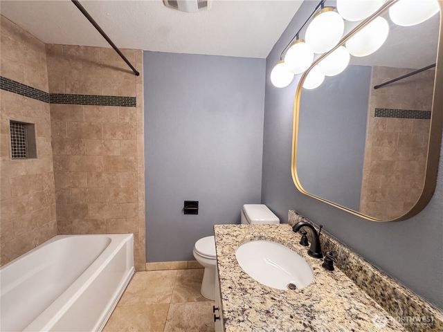 7022 160th Street Court E, Puyallup, WA 98375