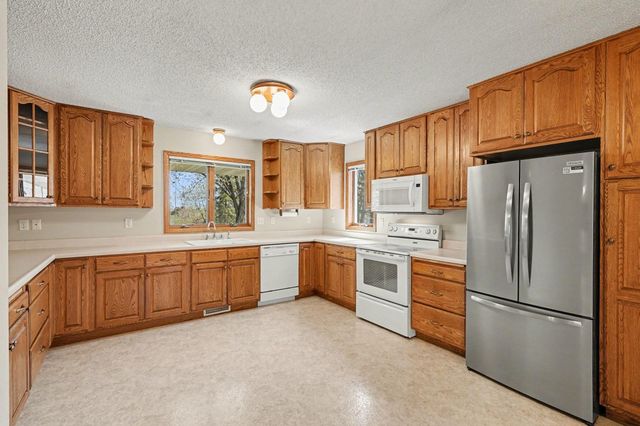 9910 Brookview Road, Woodbury, MN 55125