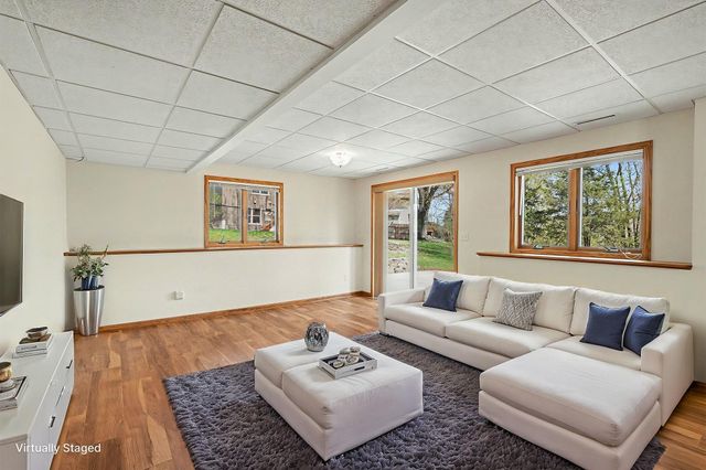 9910 Brookview Road, Woodbury, MN 55125