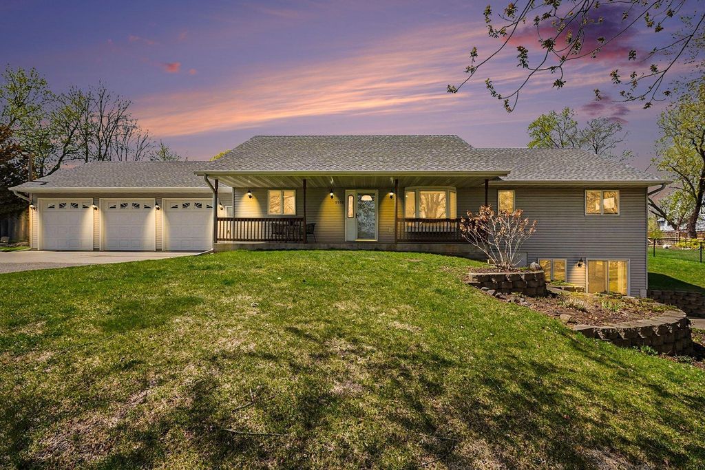 9910 Brookview Road, Woodbury, MN 55125