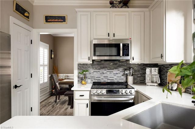 1074 Muirfield Avenue, Clemmons, NC 27012
