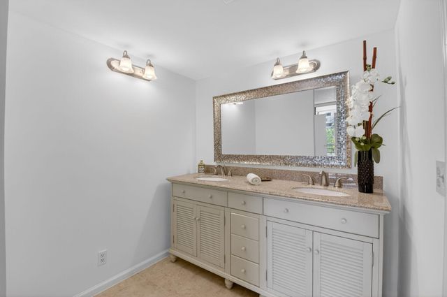 555 Banyan Tree Lane 307, Delray Beach, FL 33483