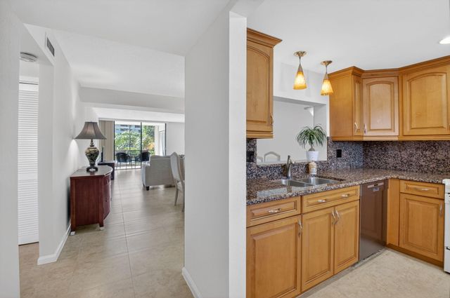 555 Banyan Tree Lane 307, Delray Beach, FL 33483