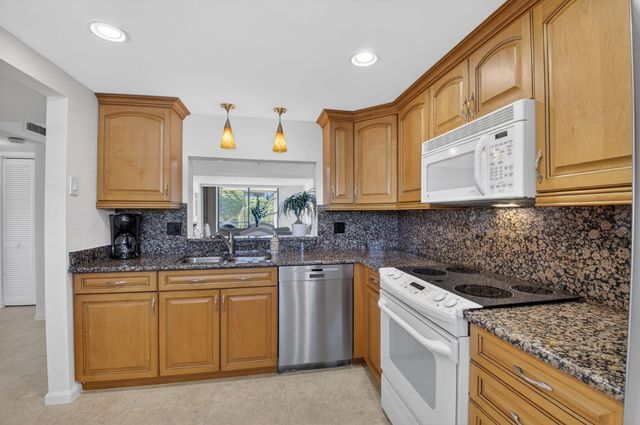 555 Banyan Tree Lane 307, Delray Beach, FL 33483