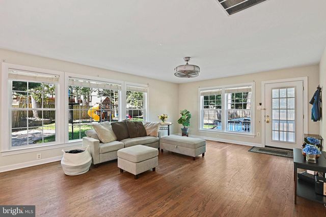 2918 GLENVALE DR, Fairfax, VA 22031