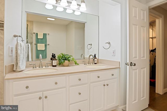 2918 GLENVALE DR, Fairfax, VA 22031