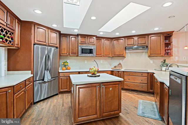 2918 GLENVALE DR, Fairfax, VA 22031