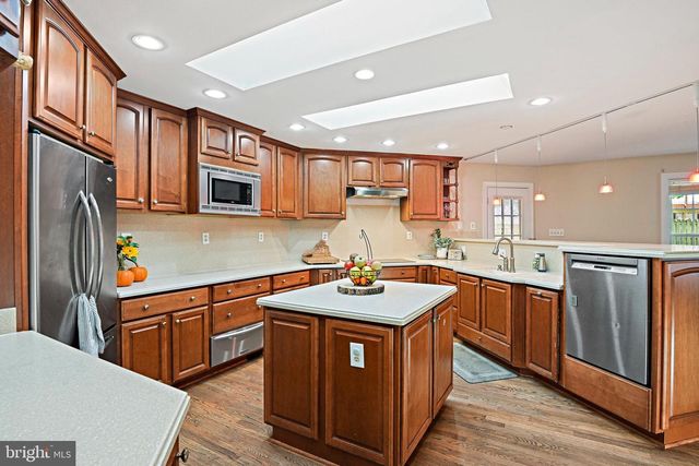 2918 GLENVALE DR, Fairfax, VA 22031