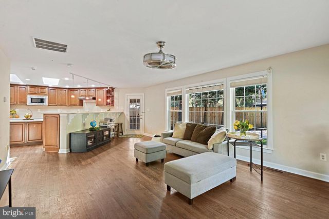 2918 GLENVALE DR, Fairfax, VA 22031