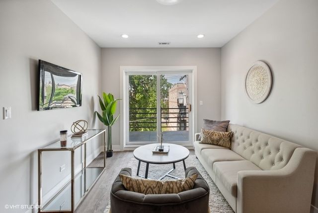 4824 S Champlain Avenue 2, Chicago, IL 60615