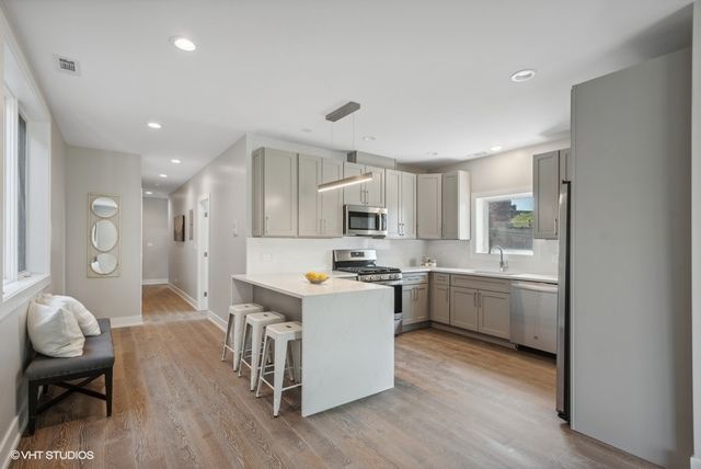 4824 S Champlain Avenue 2, Chicago, IL 60615