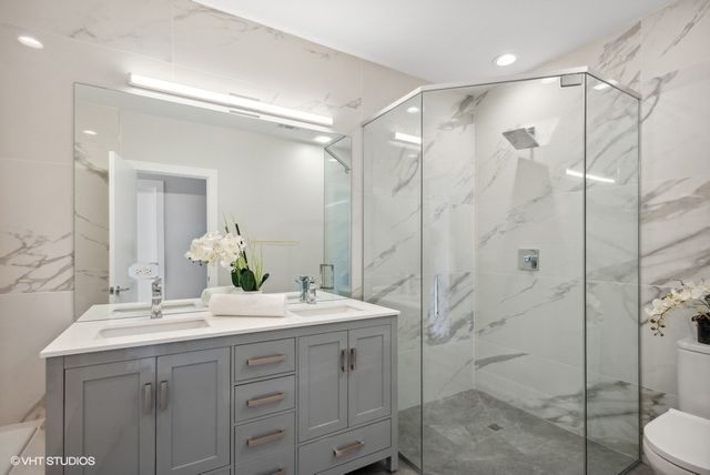 4824 S Champlain Avenue 2, Chicago, IL 60615