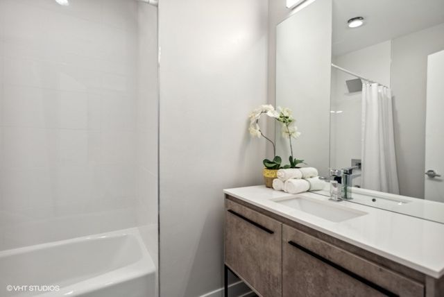 4824 S Champlain Avenue 2, Chicago, IL 60615