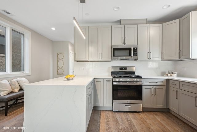 4824 S Champlain Avenue 2, Chicago, IL 60615