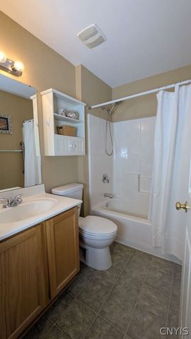 5549 Cairns Trail, Clay, NY 13041