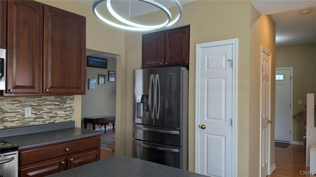 5549 Cairns Trail, Clay, NY 13041