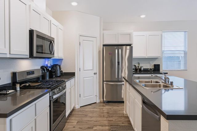 287 George St, Lathrop, CA 95330