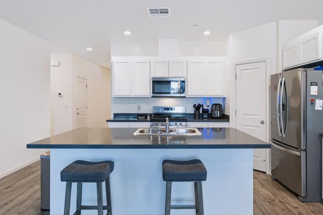 287 George St, Lathrop, CA 95330