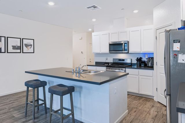 287 George St, Lathrop, CA 95330