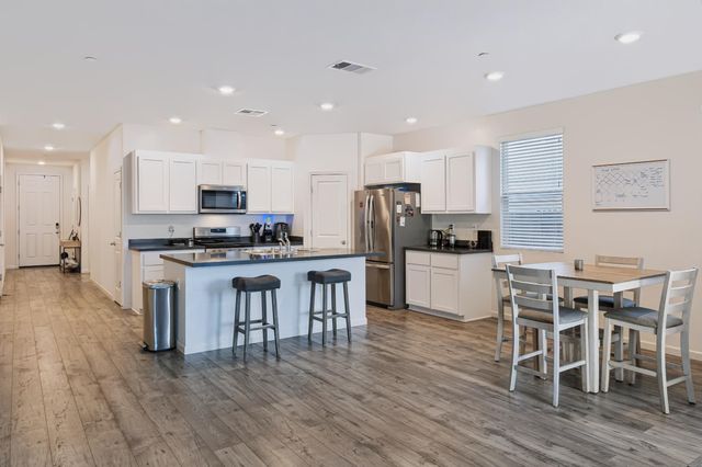 287 George St, Lathrop, CA 95330
