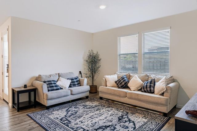 287 George St, Lathrop, CA 95330