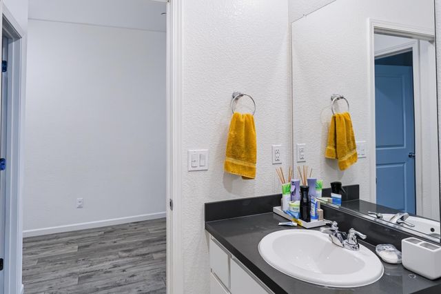 287 George St, Lathrop, CA 95330