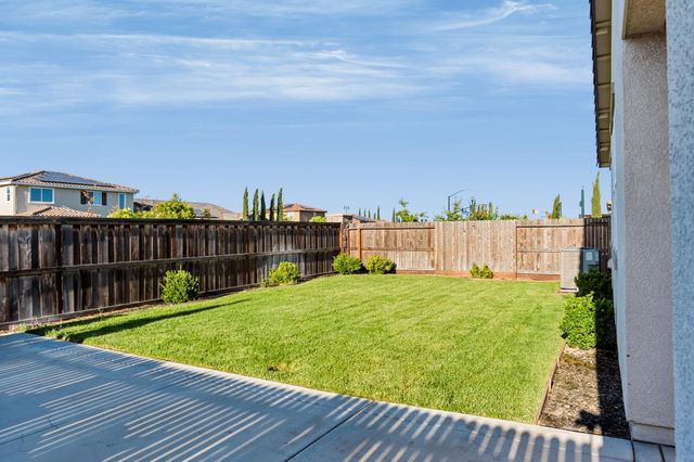 287 George St, Lathrop, CA 95330
