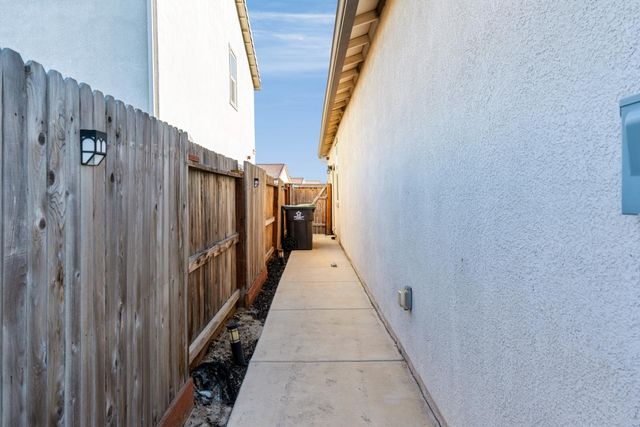 287 George St, Lathrop, CA 95330