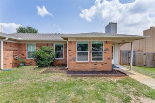 828 Woodland Court, Kennedale, TX 76060
