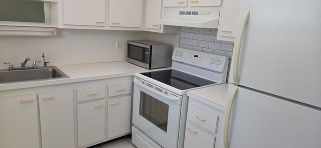 444 Saxony J, Delray Beach, FL 33446